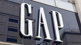 Zara，一边走高端，一边收废品(zara,一边走高端,一边收废品怎么办)