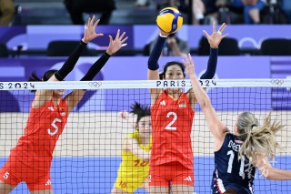 中国女排今天排球比赛(中国女排今天排球比赛女抓)