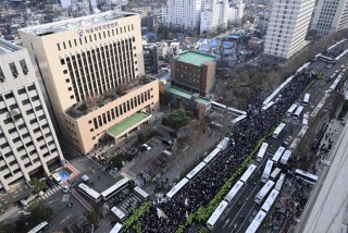 尹锡悦拘留令被批准 其 *** 律师：毫无理由 决不放弃
