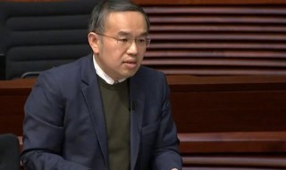 香港 *** 、港交所 正在积极研究如何调整现有的上市规则，方便内地企业赴香港上市
