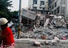 “相当于约一千颗 *** ”！强震后的缅甸曼德勒40℃高温，中国翡翠商人挤在后备厢紧急逃难