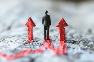 郁蓓华离开，原贝莱德基金张弛“接棒”浦银安盛基金总经理