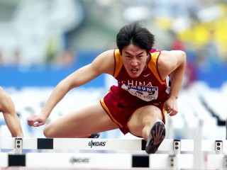 刘翔跑100米需要几秒(刘翔跑100米需要几秒钟)