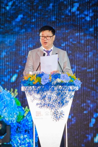 包含金地集团开盘跌超6%，董事长凌克辞职的词条
