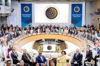 蓝佛安出席2025年世界银行发展委员会第111次会议