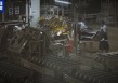 美国长滩港货运量因关税暴跌三成，港口负责人：货架要空了