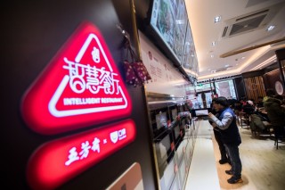 包含探店达人跌倒服务中介吃饱的词条