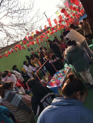 包含热热闹闹过大年多地迎旅游客流小高峰的词条