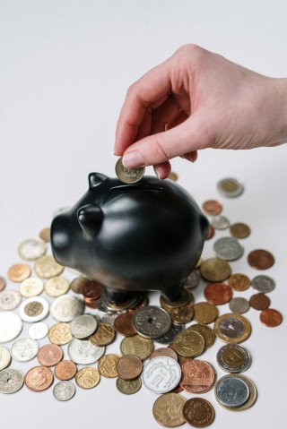 如何理解香港黄金市场的波动？这种波动对投资者有何影响？
