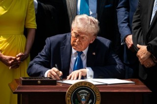 昨夜今晨国际外盘头条一览_2025年5月8日_财经新闻