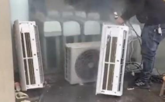 央视曝光二手空调用致癌药水翻新套路：几毛钱一套能效标签随便贴  第1张