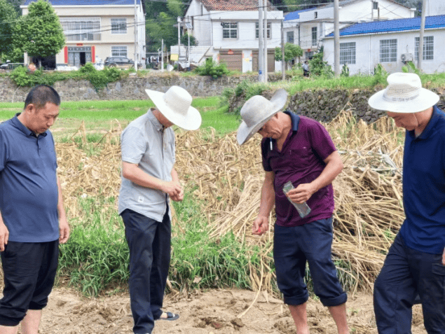 向险“逆行”，他们奋战抗洪一线  第3张