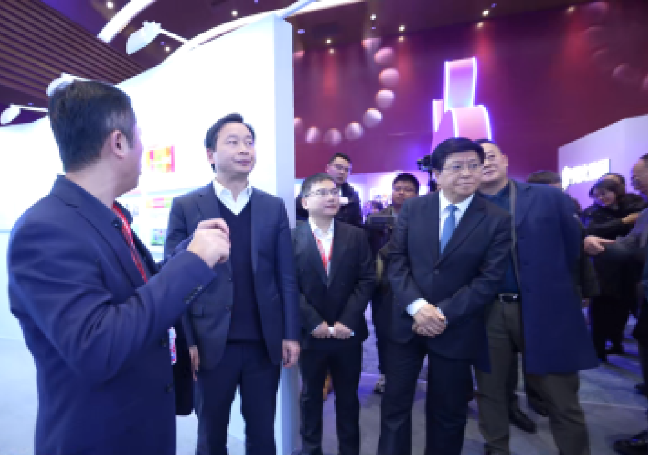 2024全球文化IP产业发展大会在沪开幕，吴金城等参观新浪财经展台  第1张