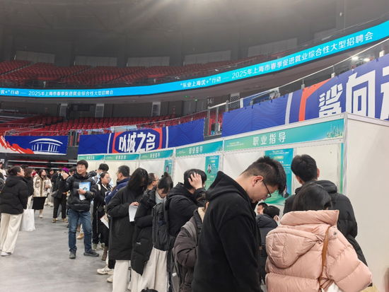 月薪更高6万元！实探上海2025年春季首场大型 *** 会，还开设“生育友好” *** 区  第9张