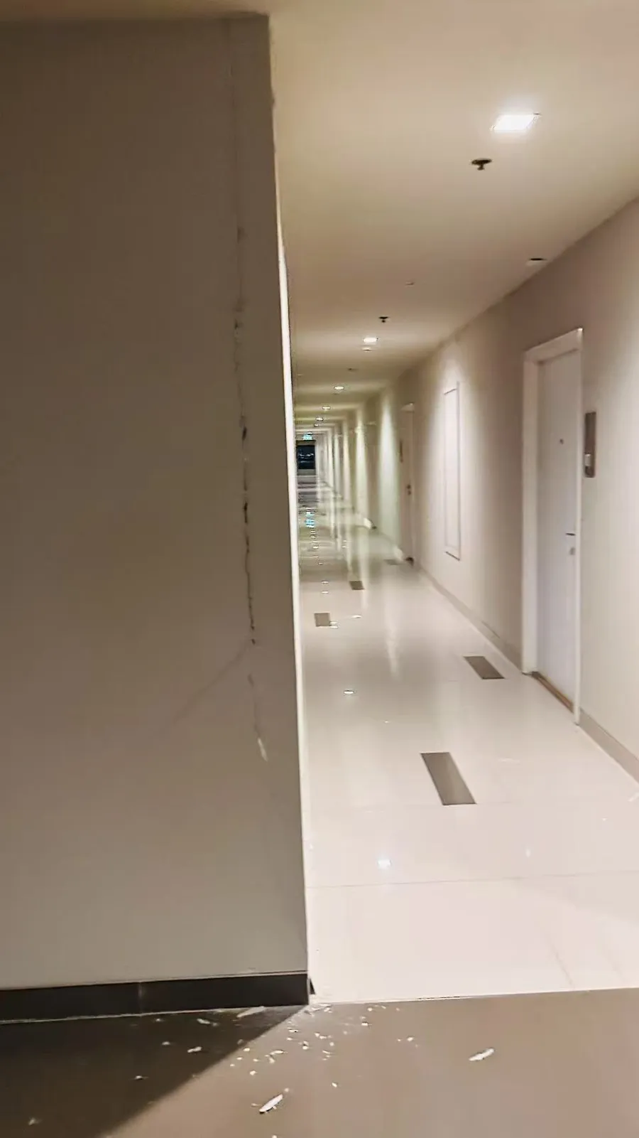 “相当于约一千颗 *** ”！强震后的缅甸曼德勒40℃高温，中国翡翠商人挤在后备厢紧急逃难  第2张