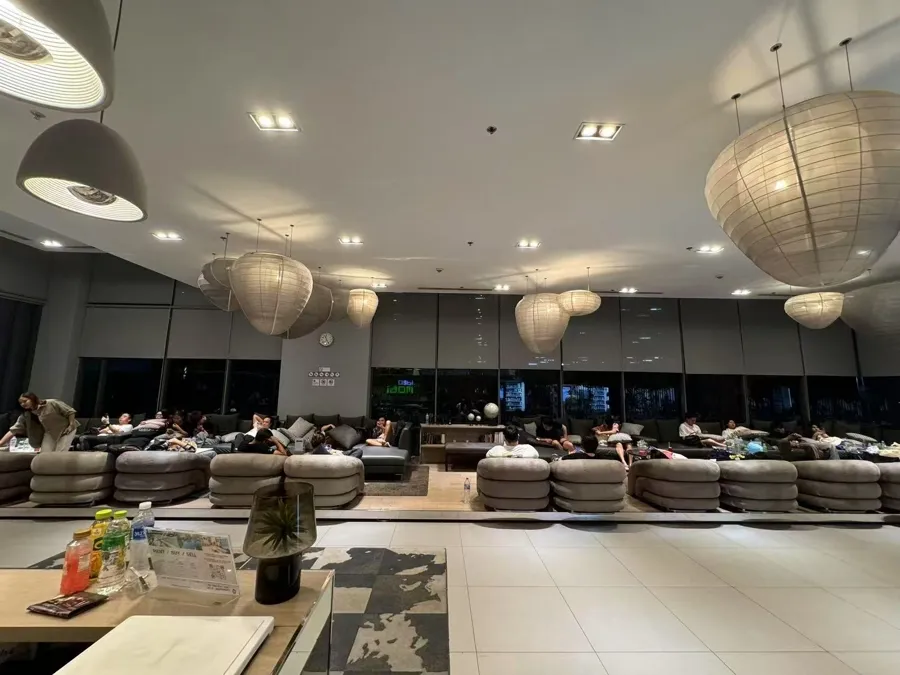 “相当于约一千颗 *** ”！强震后的缅甸曼德勒40℃高温，中国翡翠商人挤在后备厢紧急逃难  第8张
