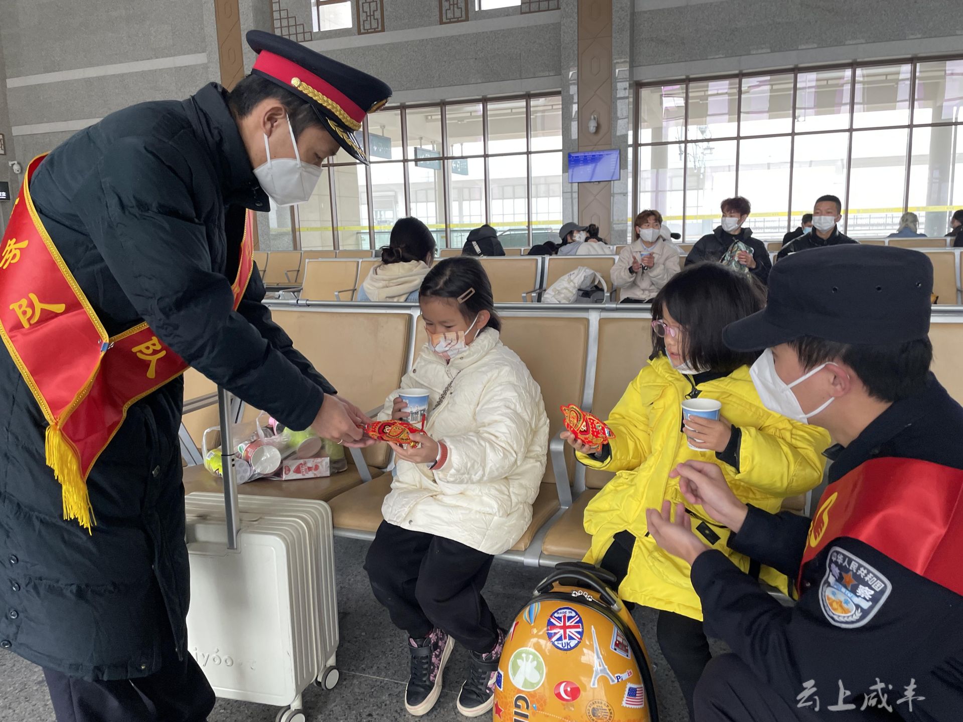包含各部门积极保障旅客春运平安顺畅出行的词条  第1张