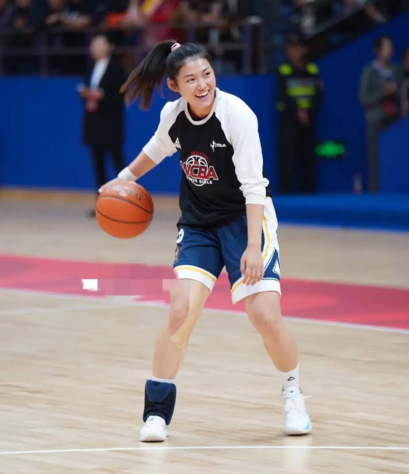 中国女篮2米27(中国女篮2米27李梦)  第1张