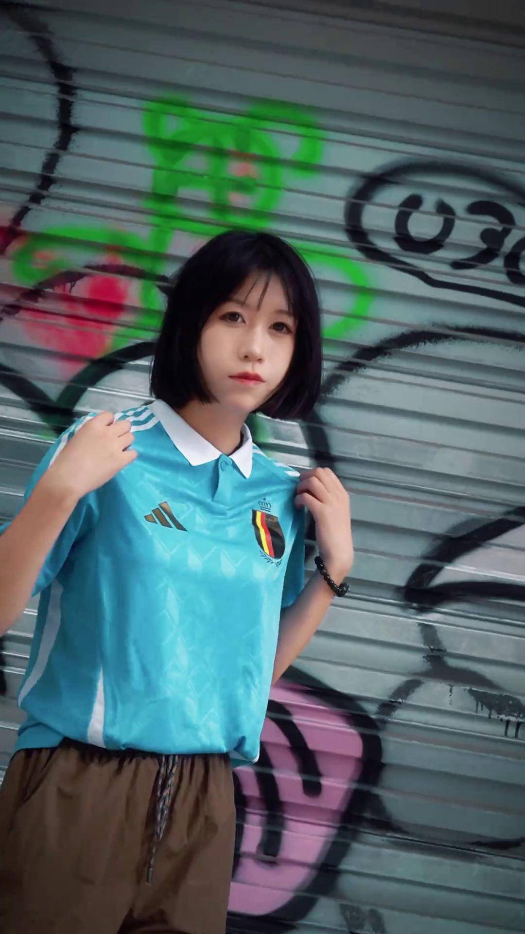 欧洲杯最美女孩发型(适合踢足球的发型女生)  第1张