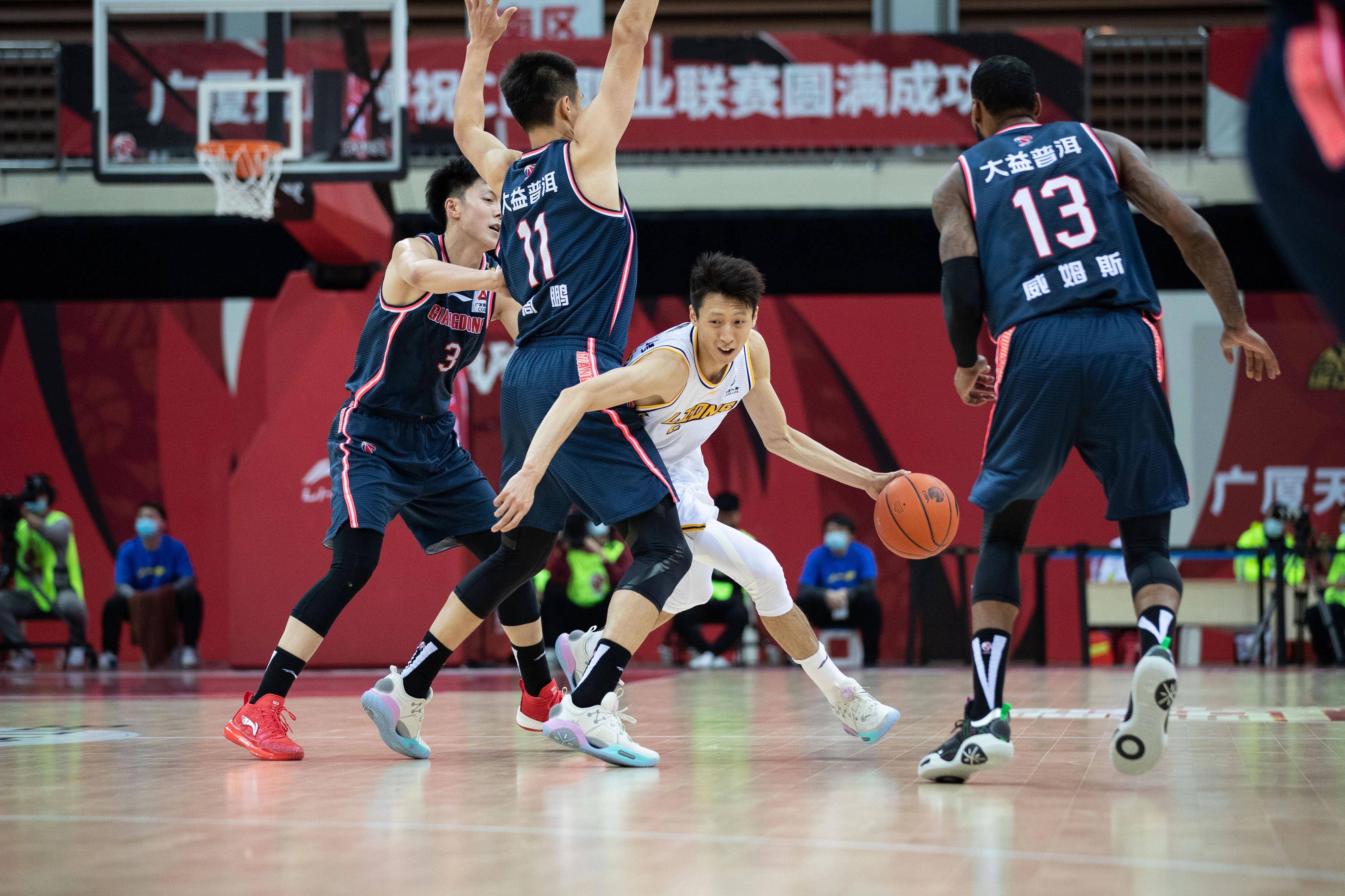 广东男篮今天的比赛(广东男篮今天的比赛在哪个台播出)  第2张
